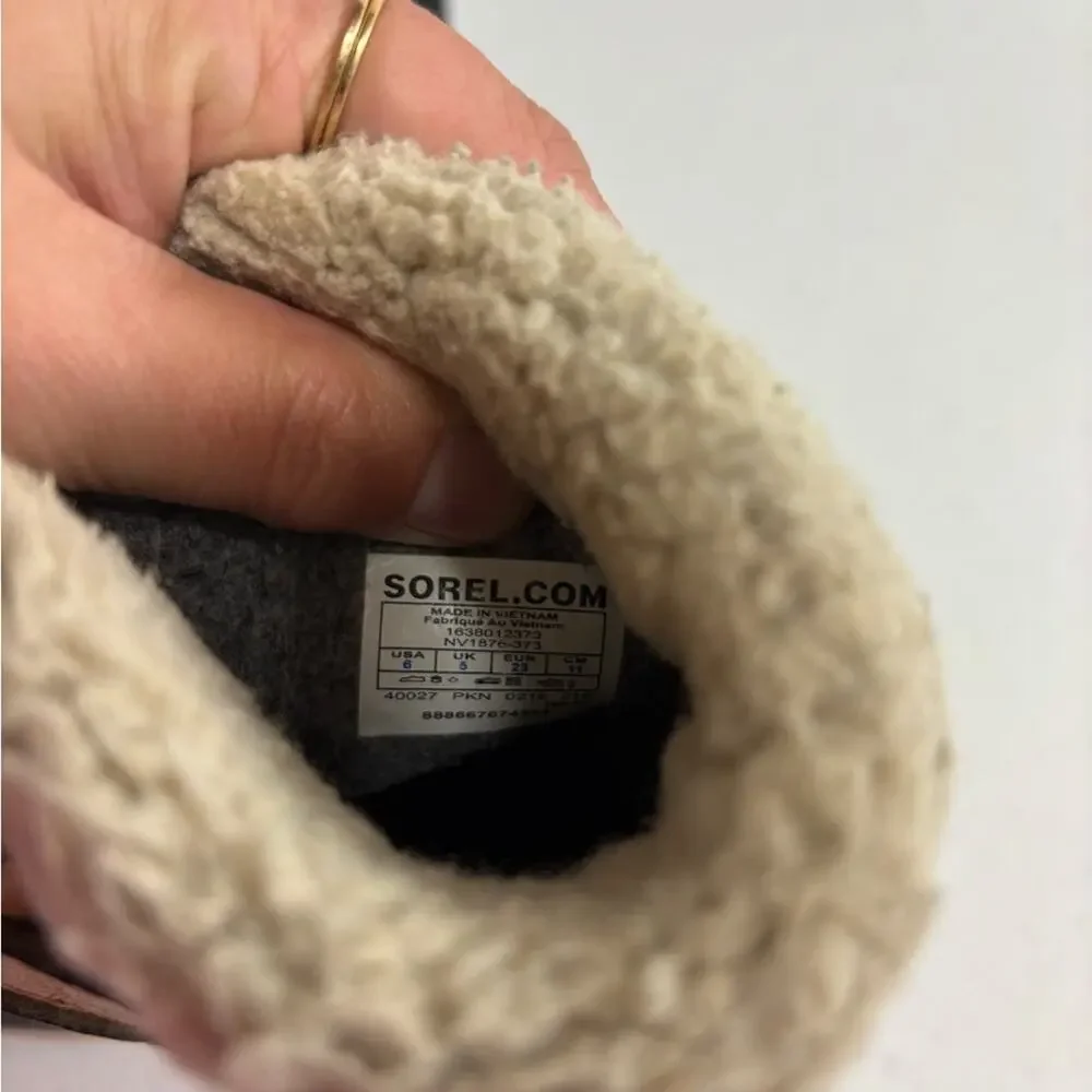 Sorel 1964 Pac Strap Snow boots in the 'Curry' color Child Size 6